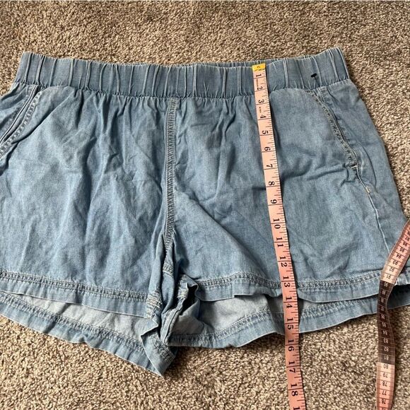 Torrid 3.5 Inch Pull-On Lightweight Denim High-Rise Short - Picture 15 of 16